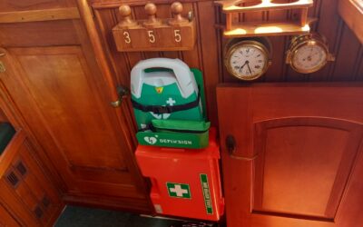 AED aan boord geïnstalleerd